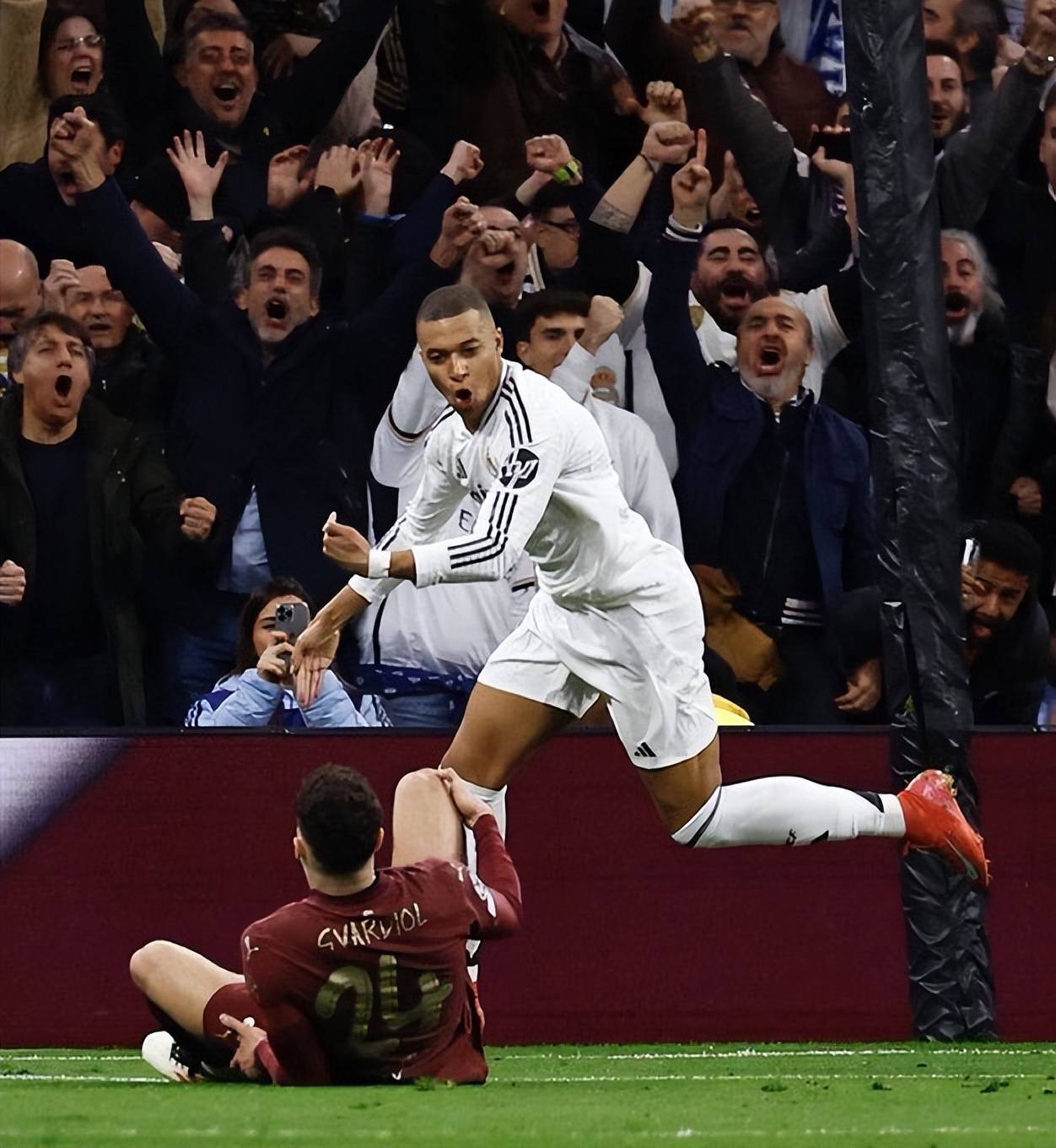 法国主帅被警告，临危自救避免提前淘汰