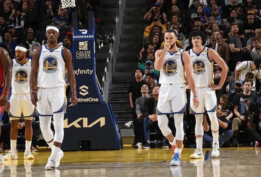 勇士连胜达到三场,击败灰熊稳坐西部前八 勇士连胜达到三场,击败灰熊稳坐西部前八