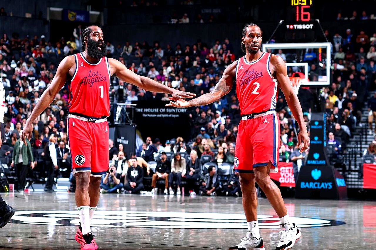 勇士连胜达到三场,击败灰熊稳坐西部前八 勇士连胜达到三场,击败灰熊稳坐西部前八