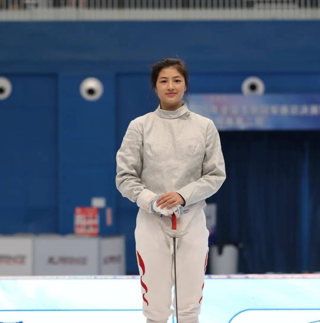 中国击剑运动员斩获两枚金牌 中国击剑运动员斩获两枚金牌