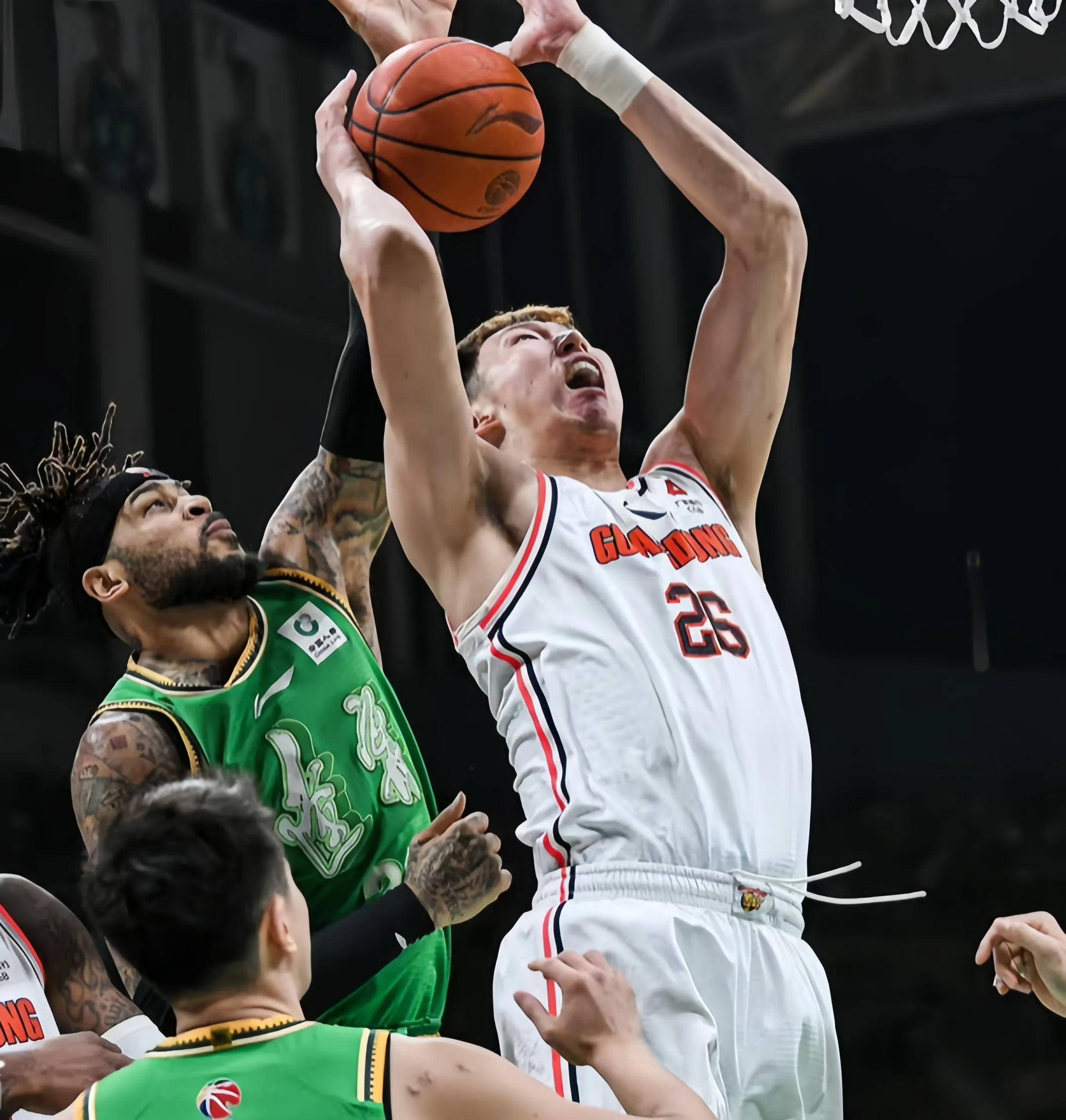 职业篮球联赛中球员风采出众，球技精湛的简单介绍