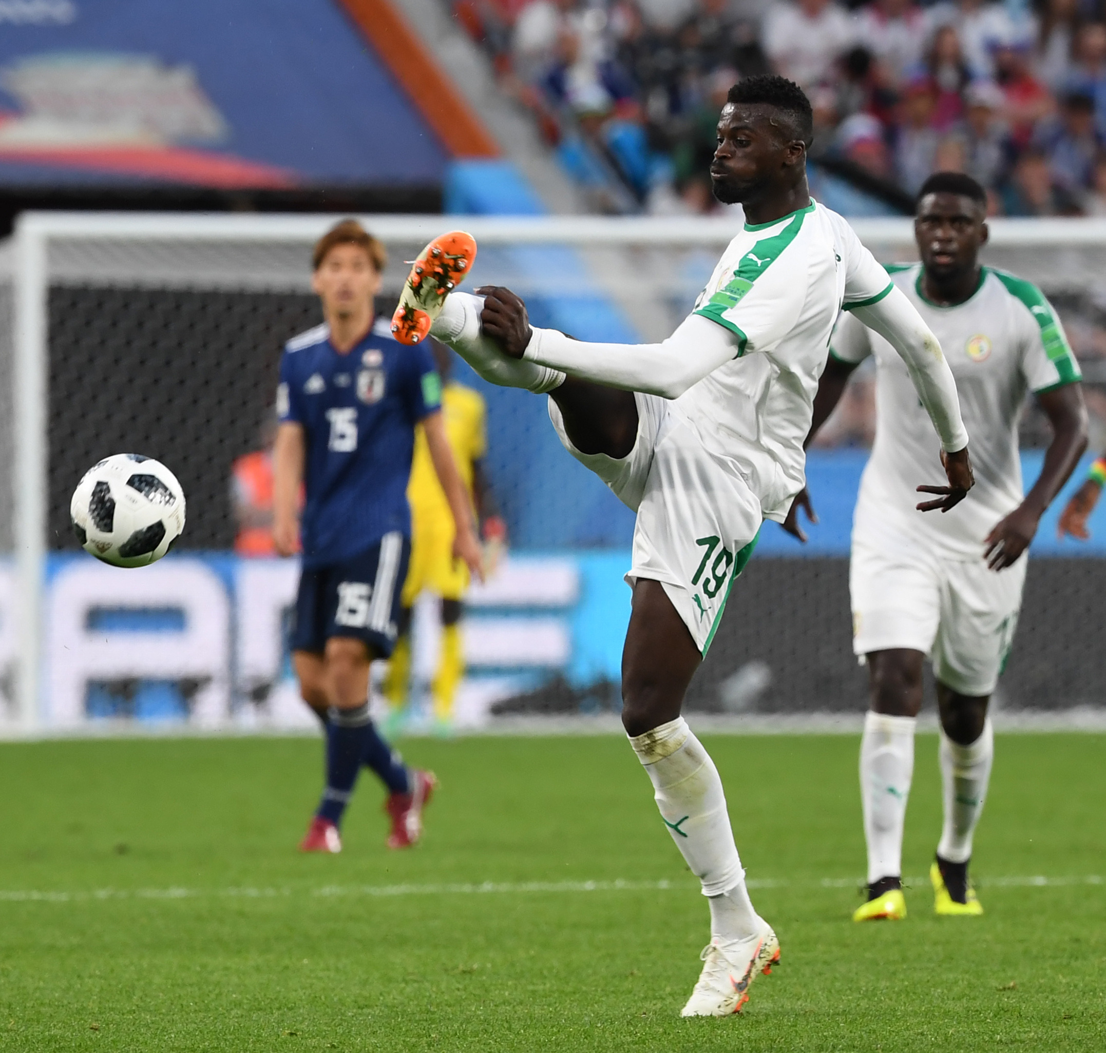 波兰险胜塞内加尔，德布劳内扛起全队